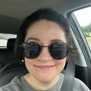 Meet your Posher, Leah